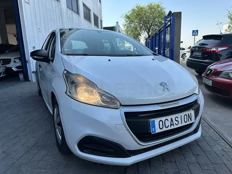 Usado Peugeot 208 Access 75 CV (55 kW) 2016 Blanco Utilitario