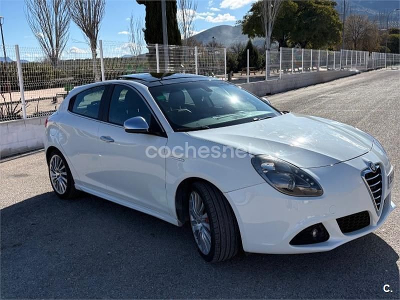 Usado Alfa Romeo Giulietta Distinctive 140 CV (102 kW) 2011 Blanco Berlina