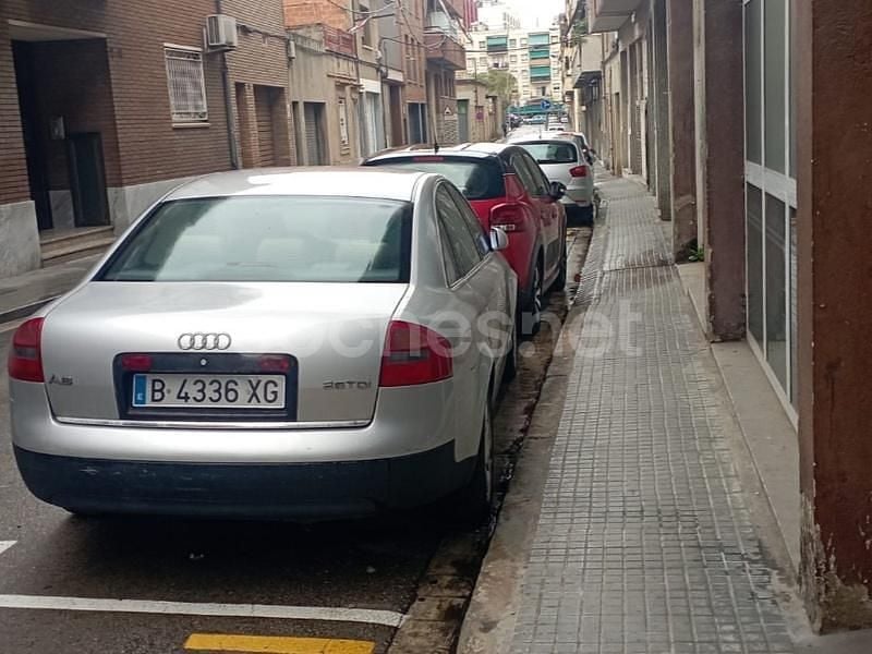 Usado Audi A6 150 CV (110 kW) 2000 Gris / plata Berlina