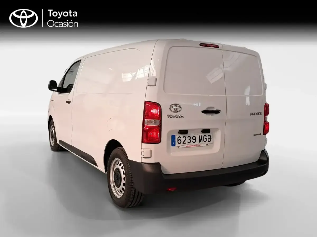 Usado Toyota Proace 100 kW (136 CV) 2023 Blanco Monovolumen