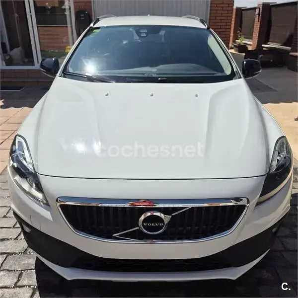 Usado Volvo V40 CC Momentum 120 CV (88 kW) 2017 Blanco Familiar