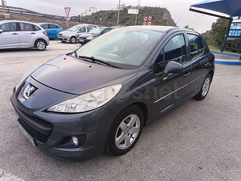 Usado Peugeot 207 Active 75 CV (55 kW) 2012 Beige Berlina