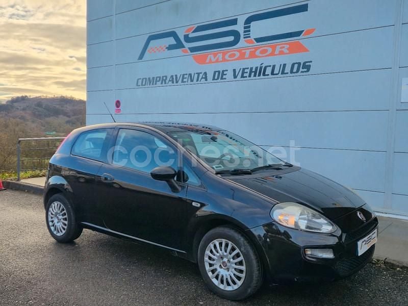 Negro Usado 2015 Fiat Punto Easy Berlina | 6999 € (Precio justo) - Imagen 1/4