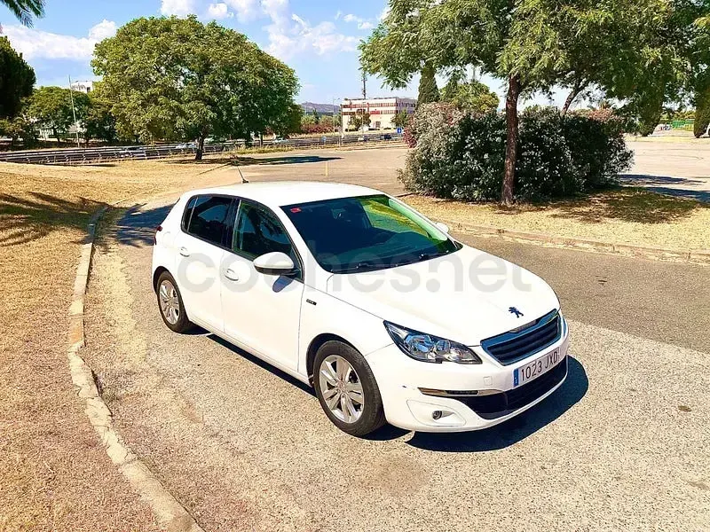 Usado Peugeot 308 Active 130 CV (95 kW) 2017 Blanco Berlina