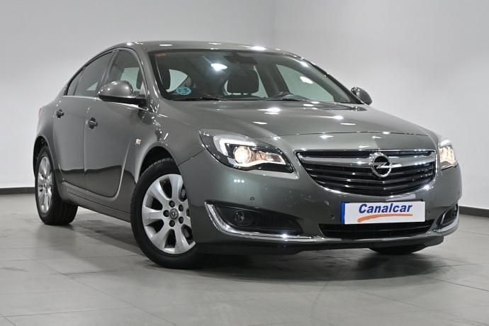 Usado Opel Insignia Selective 140 CV (102 kW) 2016 Gris Berlina