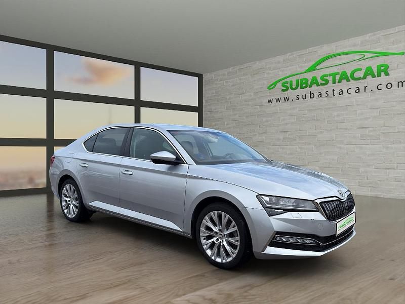 Usado Skoda Superb Style 218 CV (160 kW) 2021 Gris