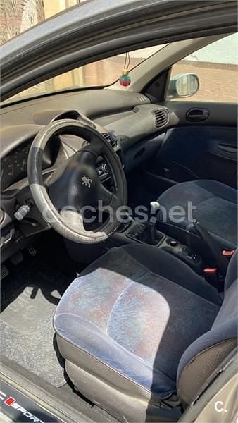 Usado Peugeot 206 70 CV (51 kW) 2001 Gris / plata Berlina