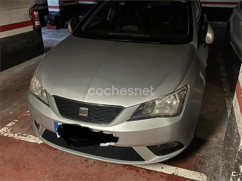 Usado Seat Ibiza Reference 85 CV (62 kW) 2013 Gris / plata Berlina