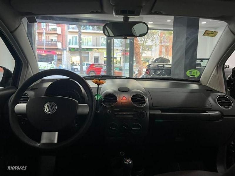 Usado VW New Beetle 102 CV (75 kW) 2006 Negro Utilitario