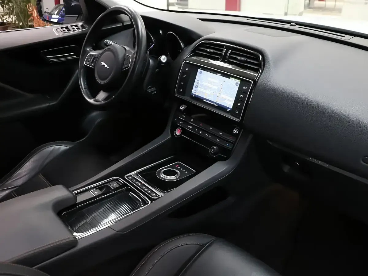 Usado Jaguar F-Pace Pure 180 CV (132 kW) 2016 Blanco SUV
