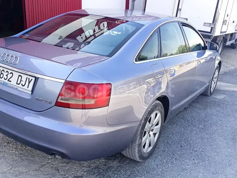 Usado Audi A6 180 CV (132 kW) 2005 Gris / plata Berlina