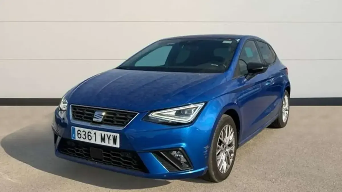 Usado Seat Ibiza FR 116 CV (85 kW) 2025 Azul Utilitario