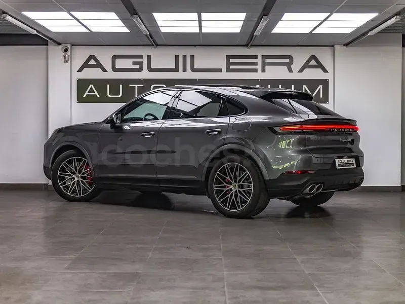 Usado Porsche Cayenne 519 CV (381 kW) 2024 Gris / plata SUV