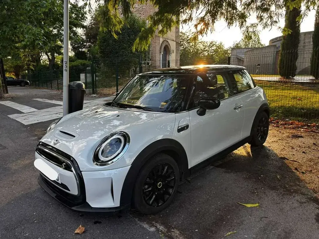 Usado Mini Cooper SE 160 kW (218 CV) 2023 Blanco Utilitario