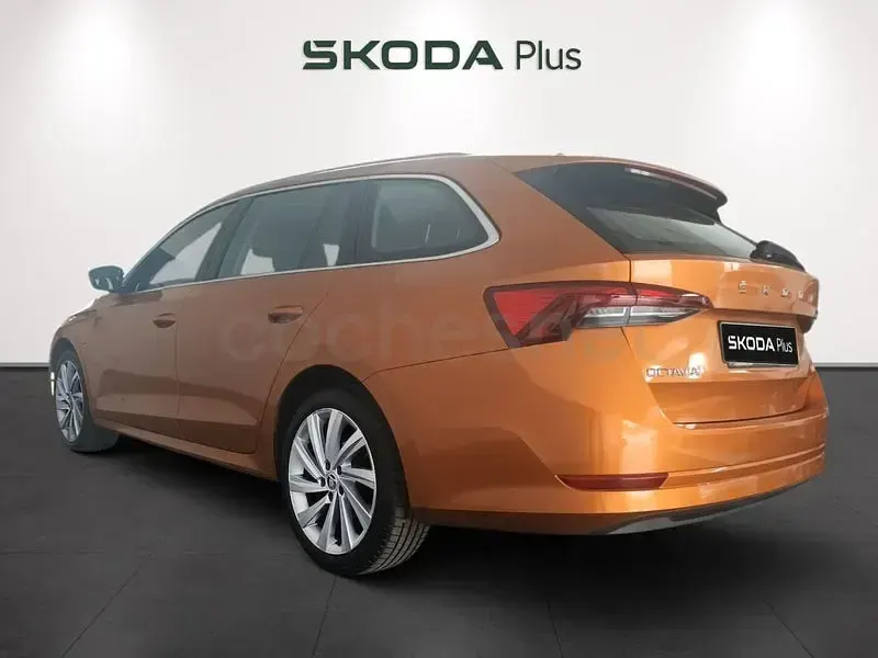 Usado Skoda Octavia Selection 150 CV (110 kW) 2023 Naranja Familiar