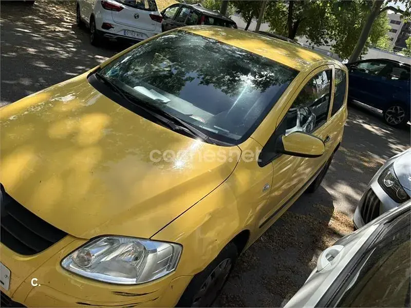 Usado VW Fox 75 CV (55 kW) 2006 Amarillo Utilitario