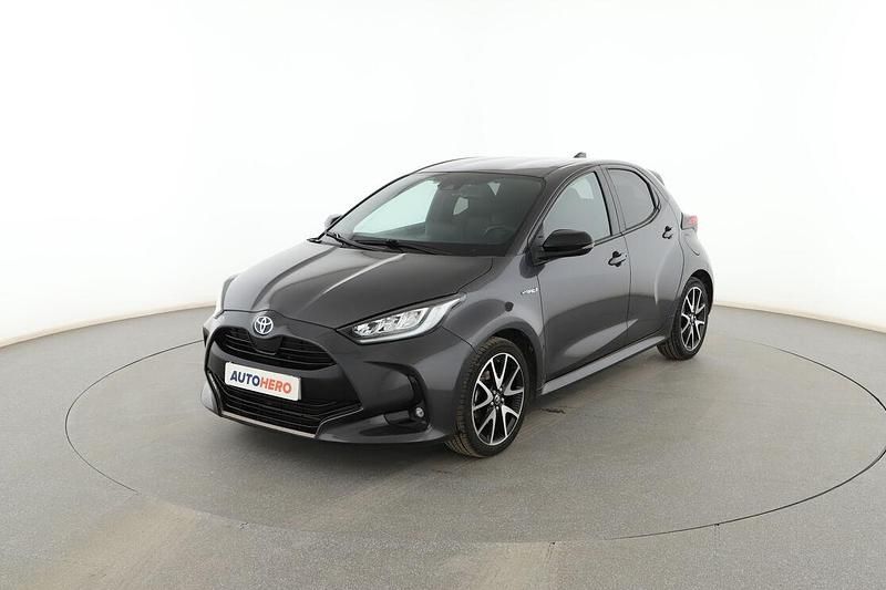 Usado Toyota Yaris Hybrid Style 116 CV (85 kW) 2021 Gris Berlina