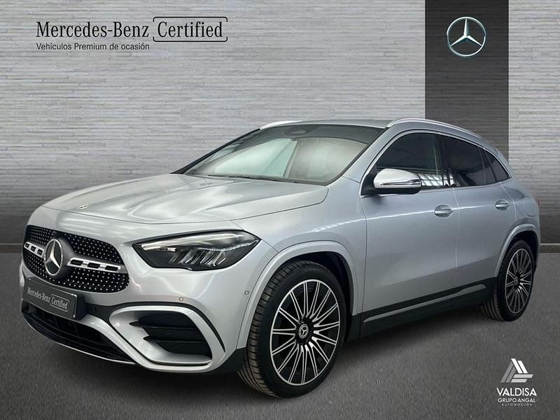 Usado Mercedes GLA200 AMG line 150 CV (110 kW) 2025 Gris montaña SUV
