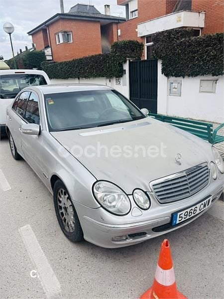 Usado Mercedes E320 Elegance 197 CV (144 kW) 2003 Gris / plata Berlina