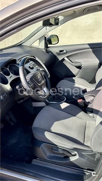Usado Seat Altea XL Style 105 CV (77 kW) 2011 Gris / plata Monovolumen