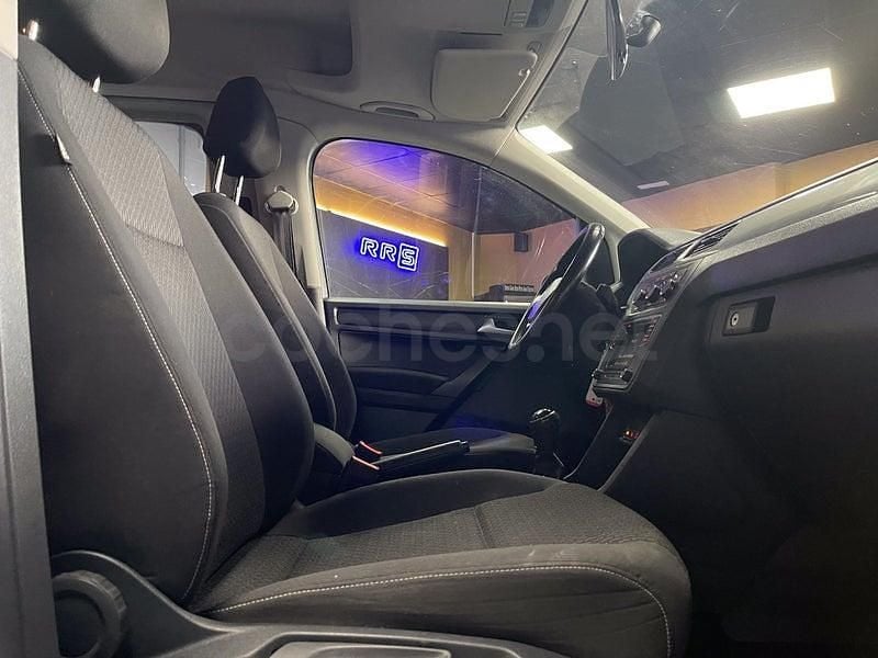 Usado VW Caddy Maxi Trendline 102 CV (75 kW) 2016 Gris / plata Monovolumen