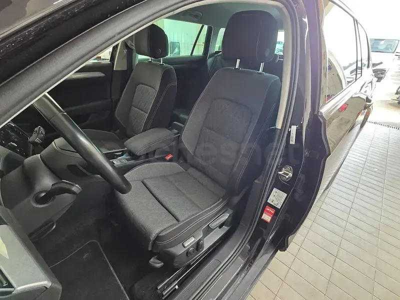 Usado VW Passat Executive 150 CV (110 kW) 2024 Negro Familiar