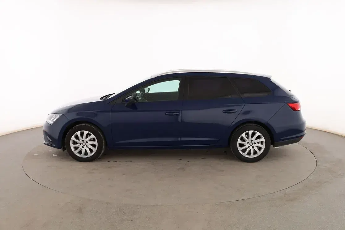 Usado Seat Leon Style 110 CV (80 kW) 2016 Azul Familiar
