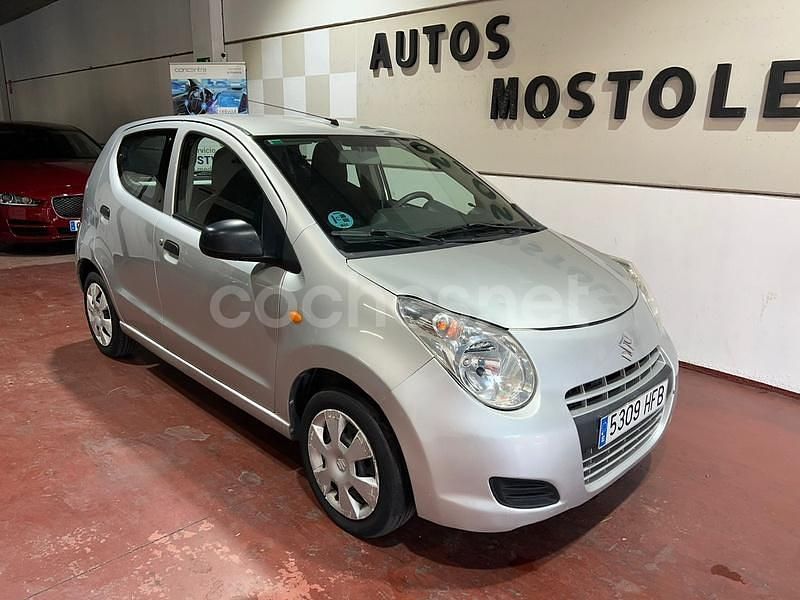Gris / plata Usado 2011 Suzuki Alto GL Utilitario | 3995 € (Precio justo) - Imagen 1/4