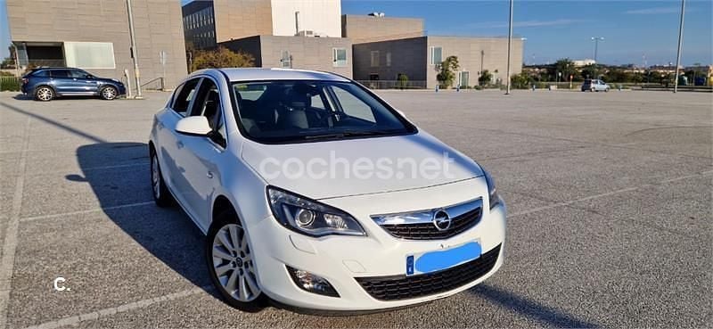 Usado Opel Astra Cosmo 125 CV (91 kW) 2012 Blanco Berlina