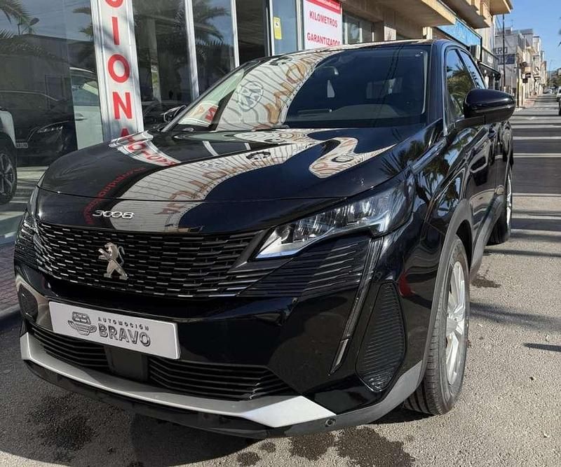 Usado Peugeot 3008 Active 131 CV (96 kW) 2021 Negro SUV