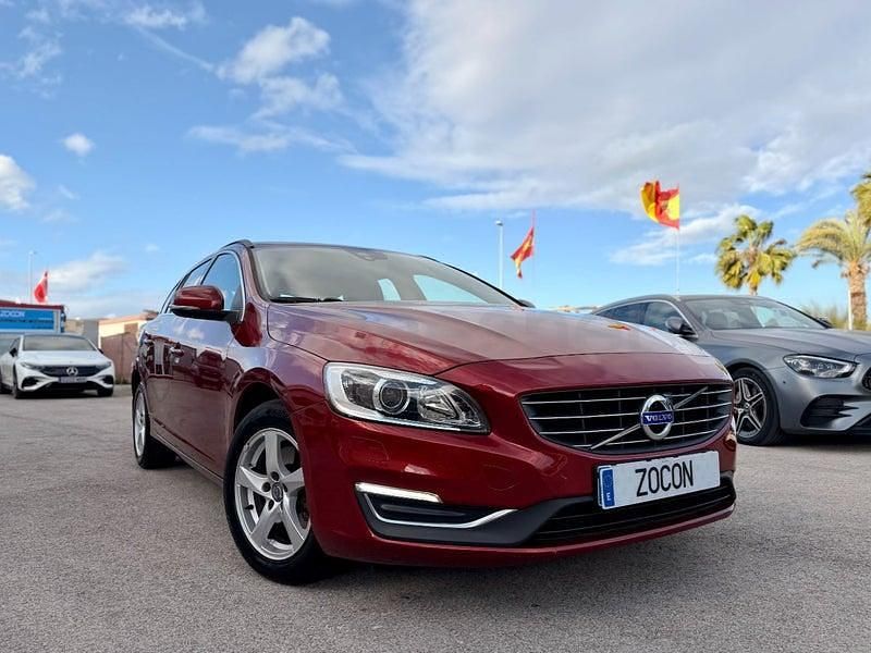 Usado Volvo V60 Momentum 120 CV (88 kW) 2015 Granate Familiar