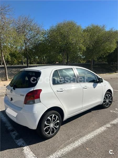 Blanco Usado 2010 Toyota Yaris Active Berlina | 5000 € (Precio justo) - Imagen 1/4