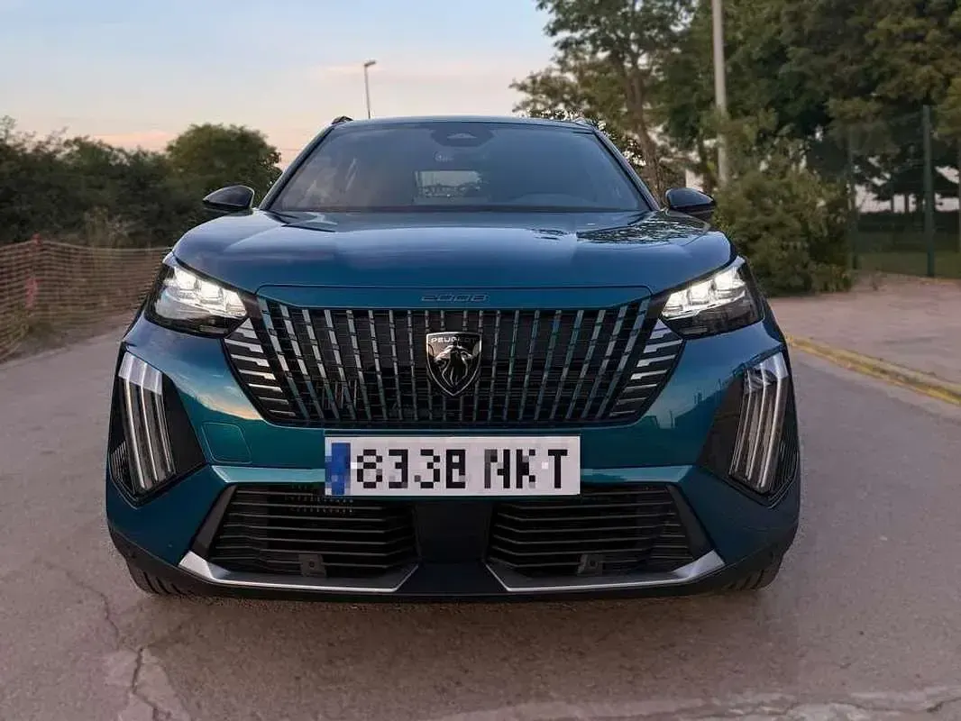 Usado Peugeot 2008 Style 136 CV (100 kW) 2026 Azul SUV