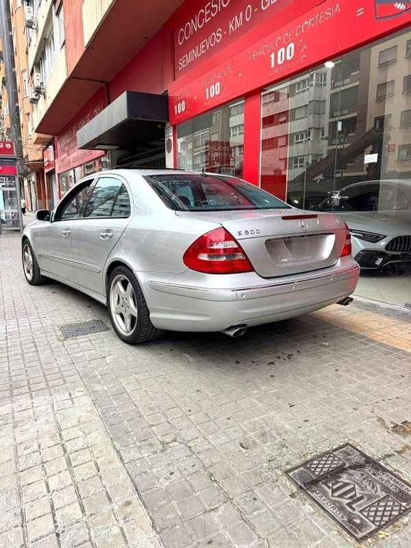 Käytetty Mercedes E500 306 HP (225 kW) 2002 Hopea Sedan