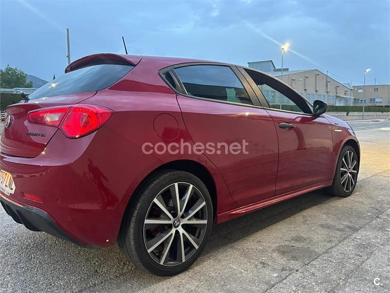 Usado Alfa Romeo Giulietta 120 CV (88 kW) 2021 Rojo Berlina