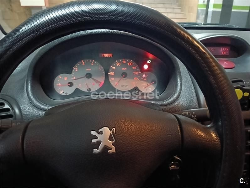 Usado Peugeot 206 75 CV (55 kW) 2000 Azul Berlina