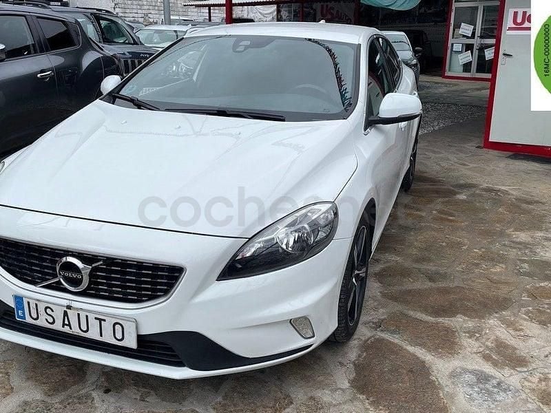 Usado Volvo V40 R-Design Momentum 120 CV (88 kW) 2017 Blanco Berlina
