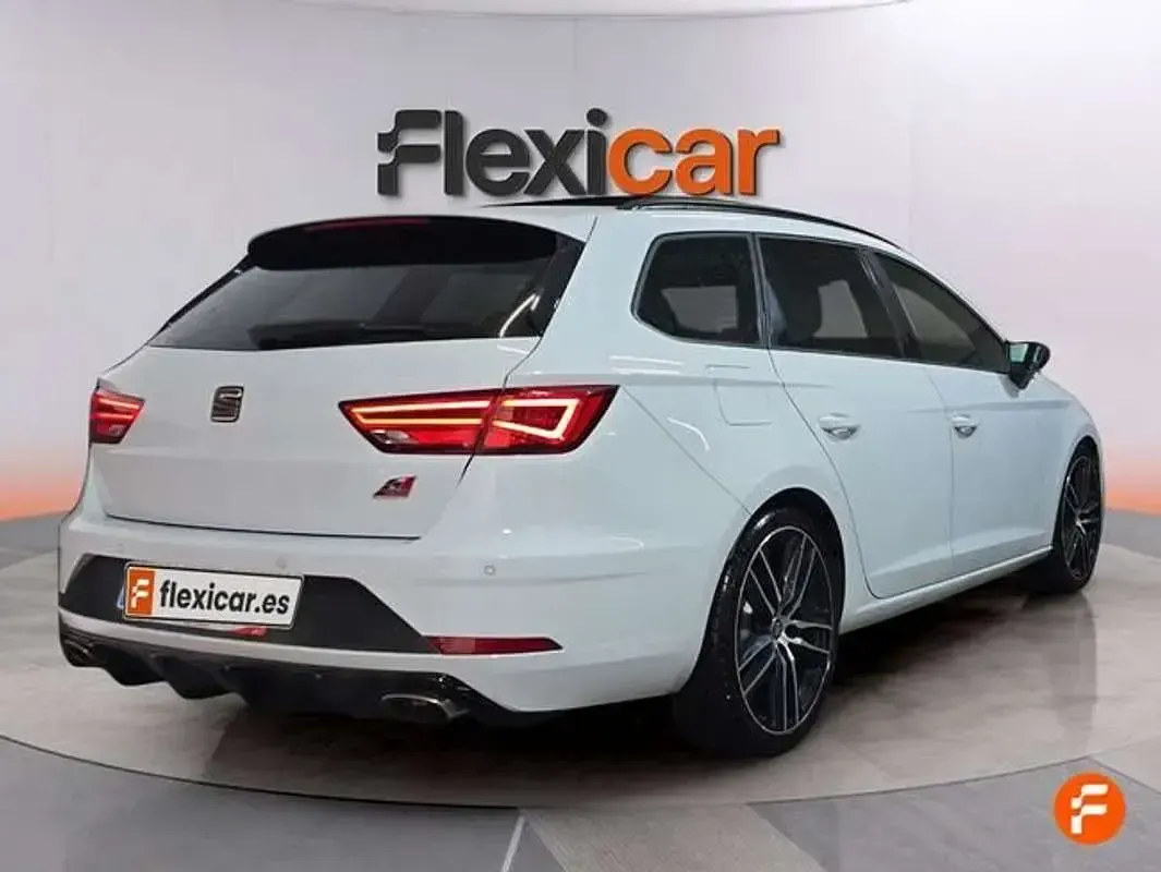 Usado Seat Leon ST CUPRA 300 CV (220 kW) 2018 Blanco Familiar