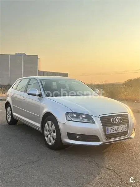 Usado Audi A3 Sportback Attraction 125 CV (91 kW) 2009 Gris / plata Utilitario
