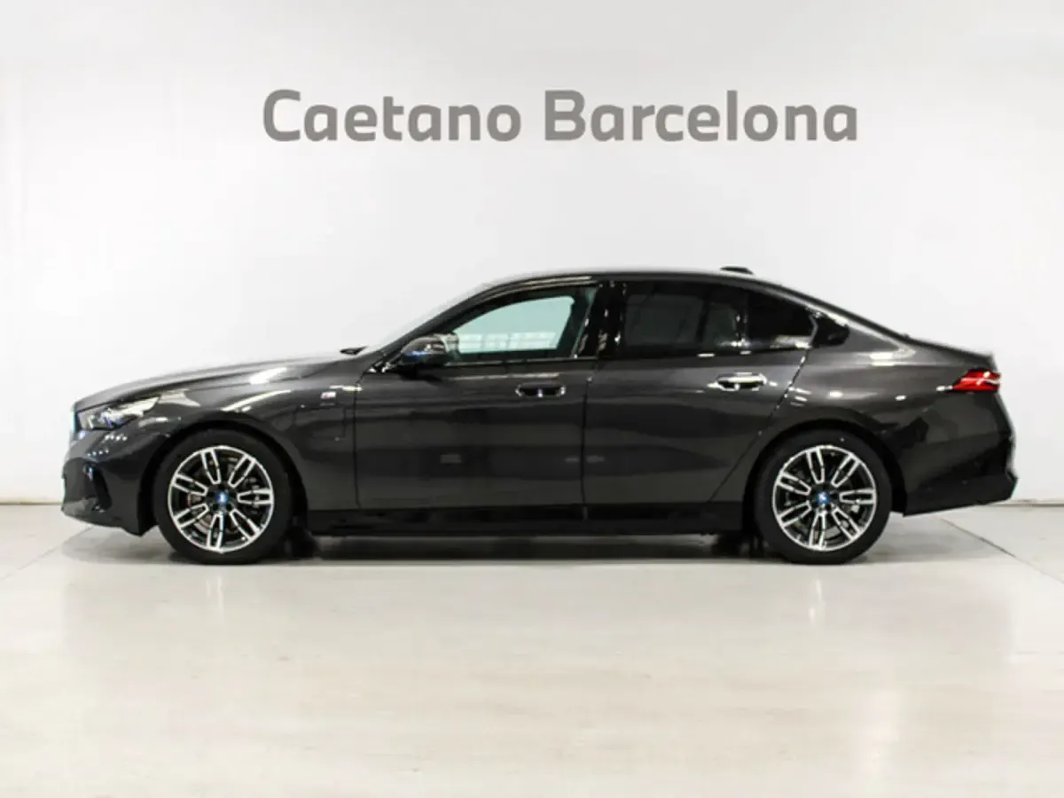 Nuevo BMW 530e Comfort Edition 299 CV (219 kW) 2025 Gris Berlina
