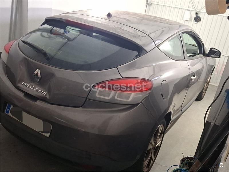 Usado Renault Mégane Dynamique 110 CV (80 kW) 2010 Gris / plata Berlina