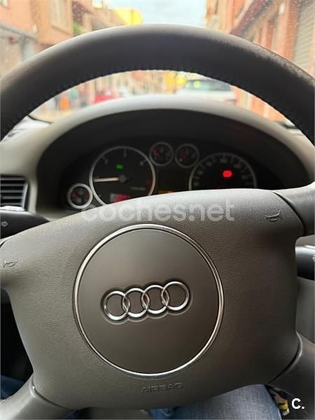 Usado Audi A6 163 CV (119 kW) 2004 Gris / plata Berlina