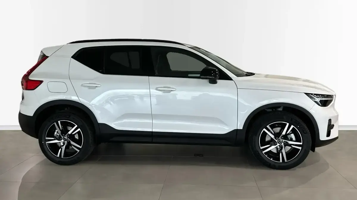 Uusi Volvo XC40 Plus 163 HP (119 kW) 2026 Otro Katumaasturi