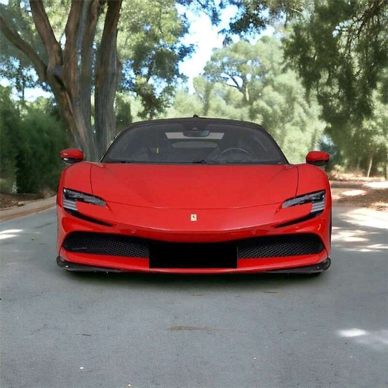 Rojo Usado 2024 Ferrari SF90 Coupe | 550.000 € - Imagen 1/4