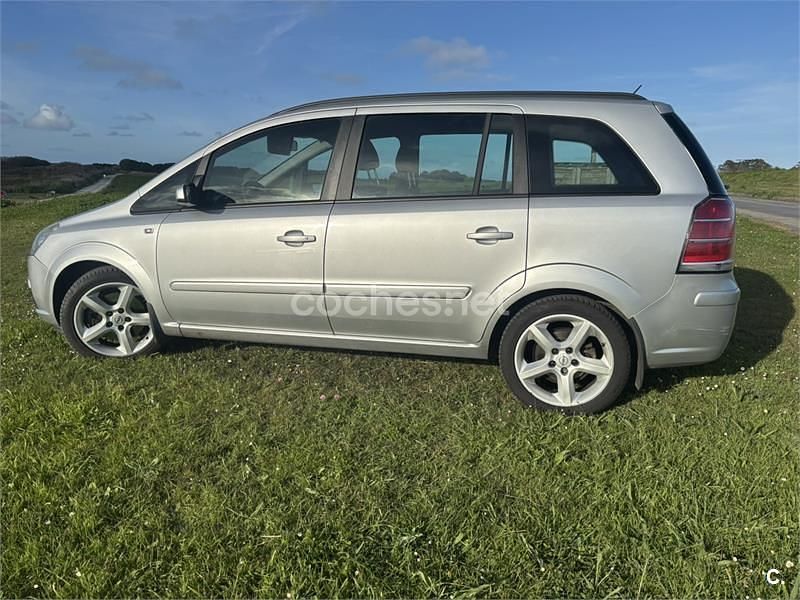 Usado Opel Zafira Sport 120 CV (88 kW) 2008 Gris / plata Monovolumen