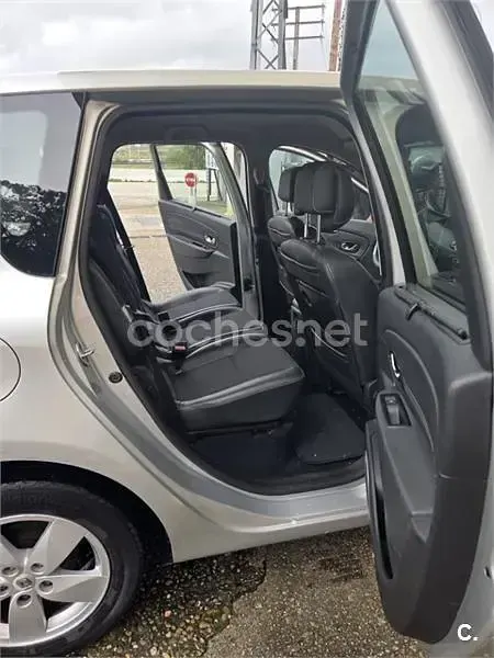 Usado Renault Scénic III Bose Edition 160 CV (117 kW) 2012 Gris / plata Monovolumen