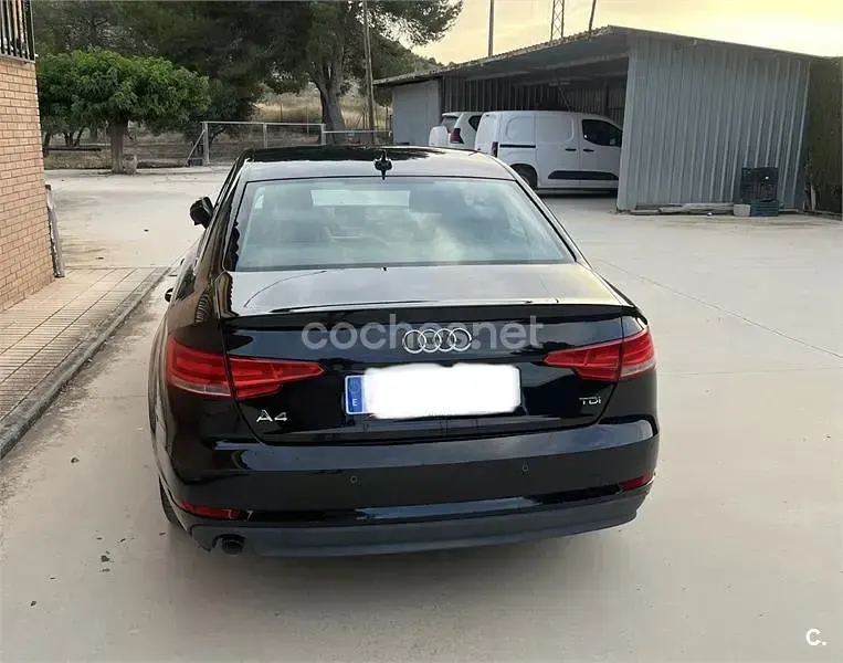 Usado Audi A4 150 CV (110 kW) 2018 Negro Berlina