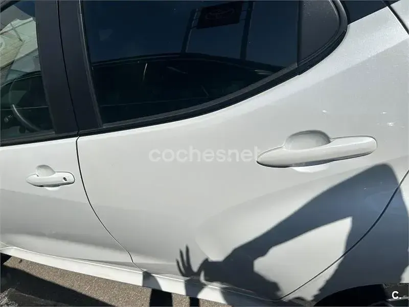 Usado Toyota Yaris Hybrid Sport 130 CV (95 kW) 2025 Blanco Berlina