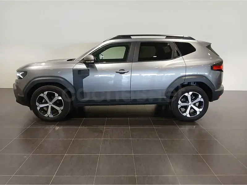Usado Dacia Duster Journey 130 CV (95 kW) 2025 Gris / plata SUV