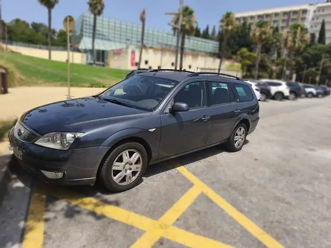 Usado Ford Mondeo Trend 155 CV (114 kW) 2006 Gris Berlina